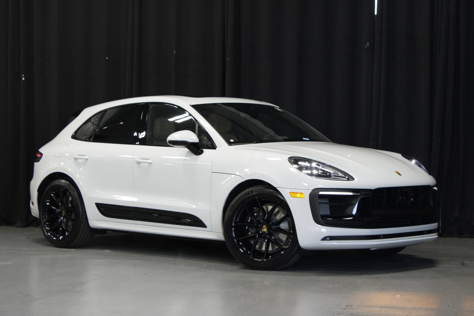 New 2026 Porsche Macan GTS AWD/4WD image 9