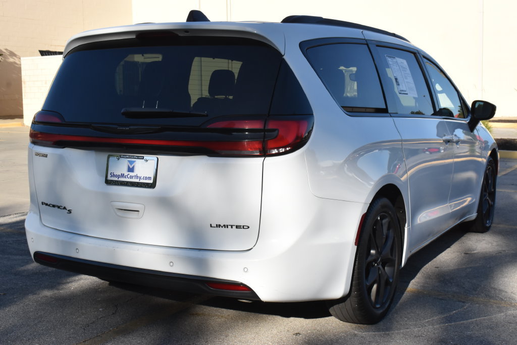 Used 2025 Chrysler Pacifica Limited FWD image 9