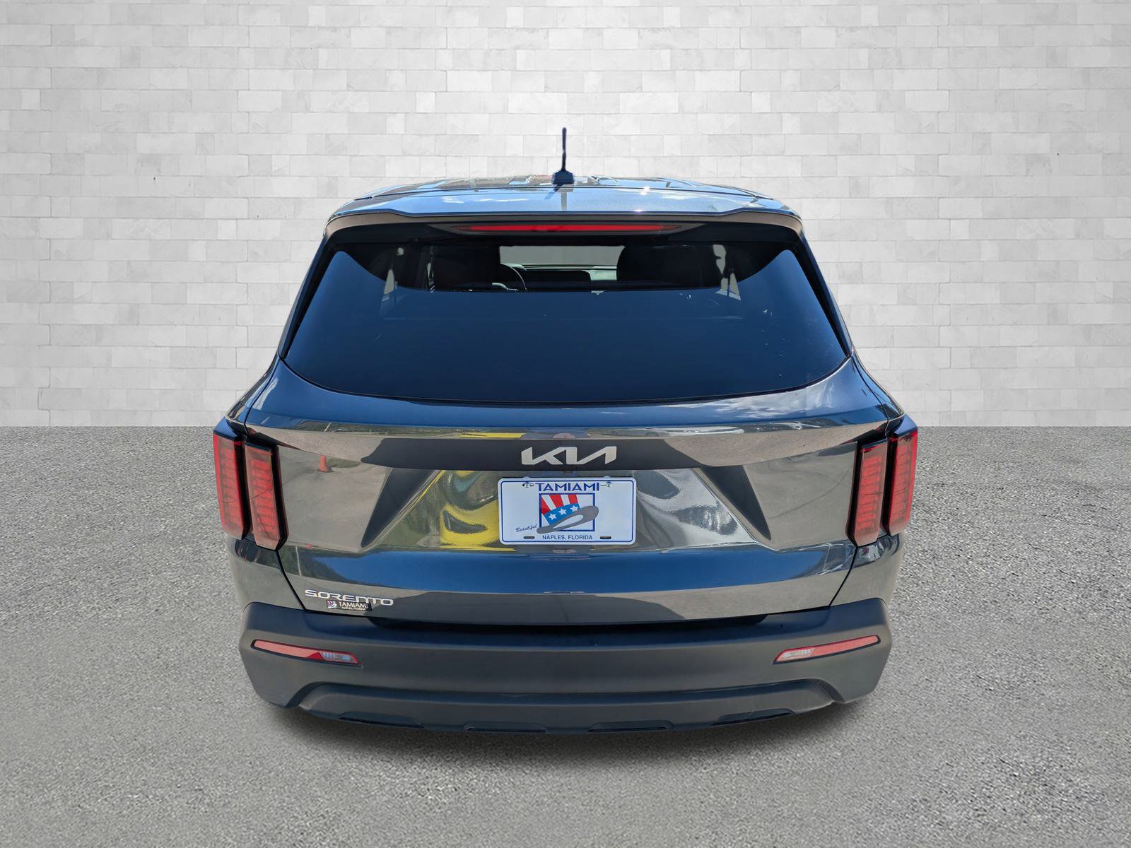Used 2023 Kia Sorento LX image 3