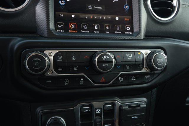 Used 2020 Jeep Gladiator Overland w/ Popular Equipment Package image 17