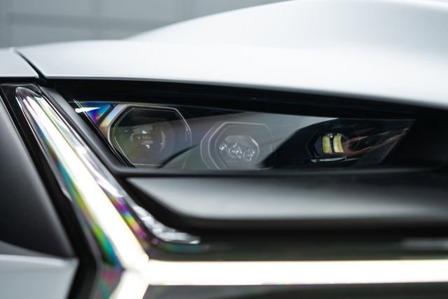 Used 2025 Lamborghini Revuelto AWD/4WD image 35