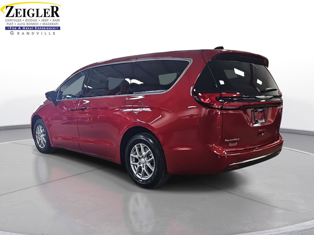 New 2026 Chrysler Pacifica Select image 7