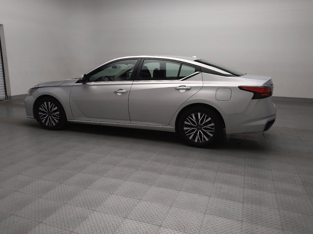 Used 2023 Nissan Altima 2.5 SV image 3