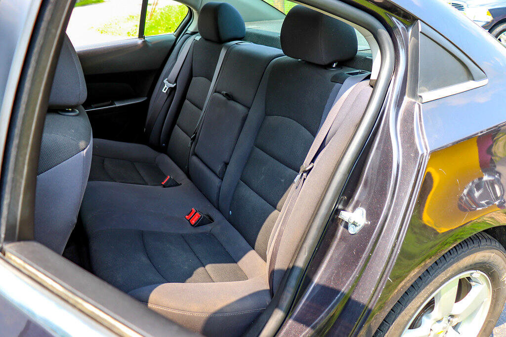 Used 2015 Chevrolet Cruze LT w/ Technology Package image 21