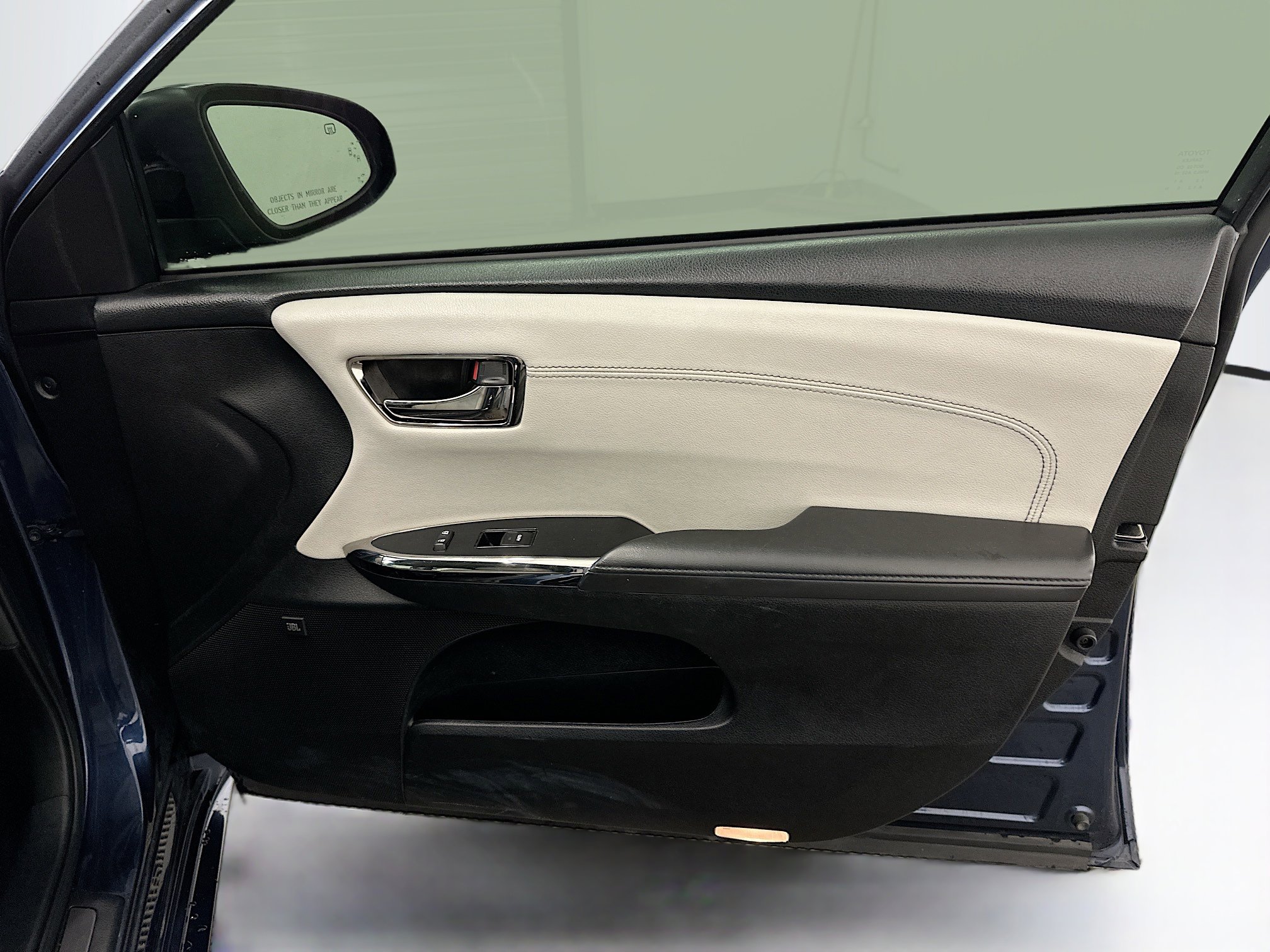 Used 2016 Toyota Avalon Limited image 34