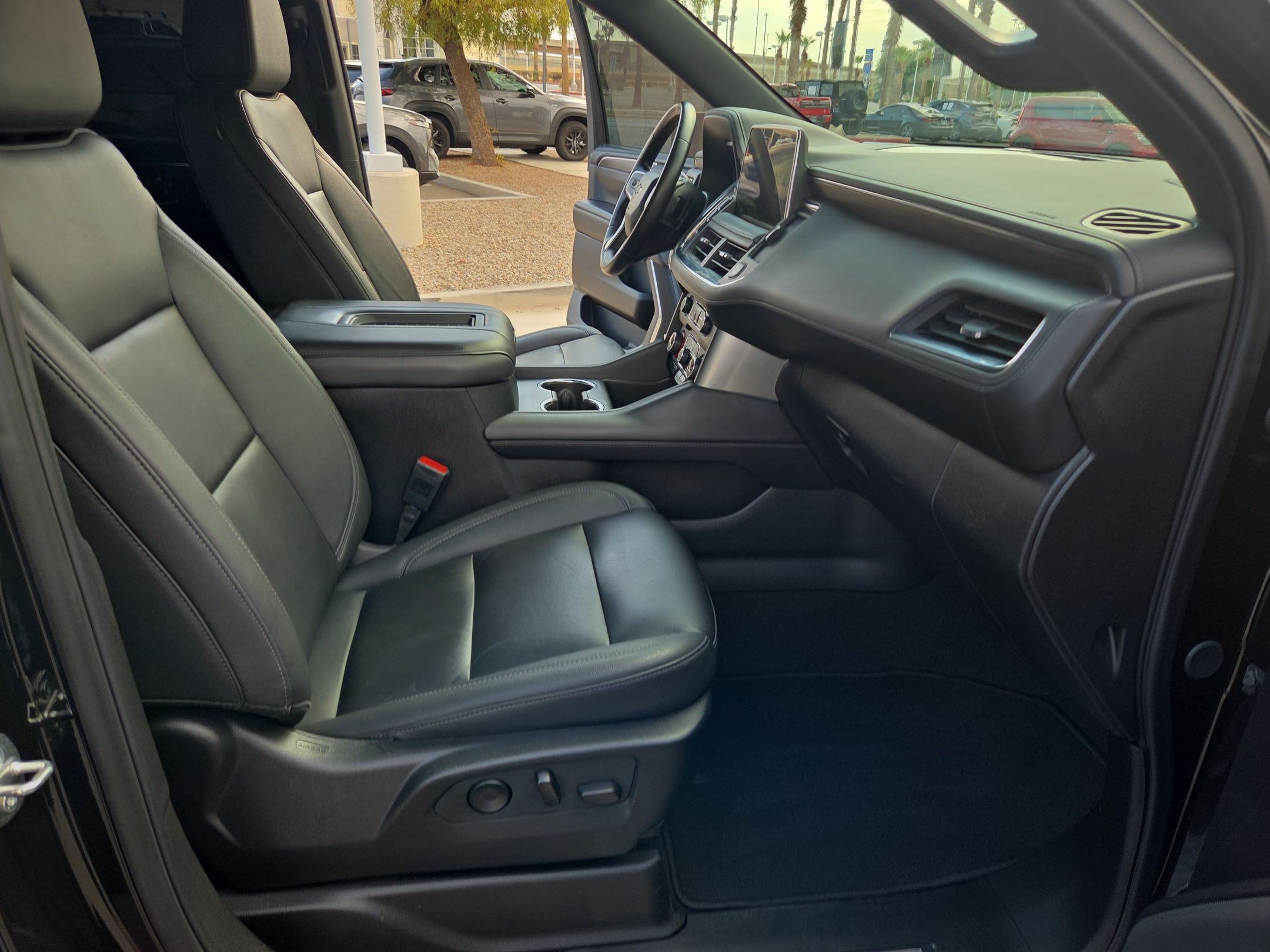 Used 2024 Chevrolet Suburban LT AWD/4WD image 29
