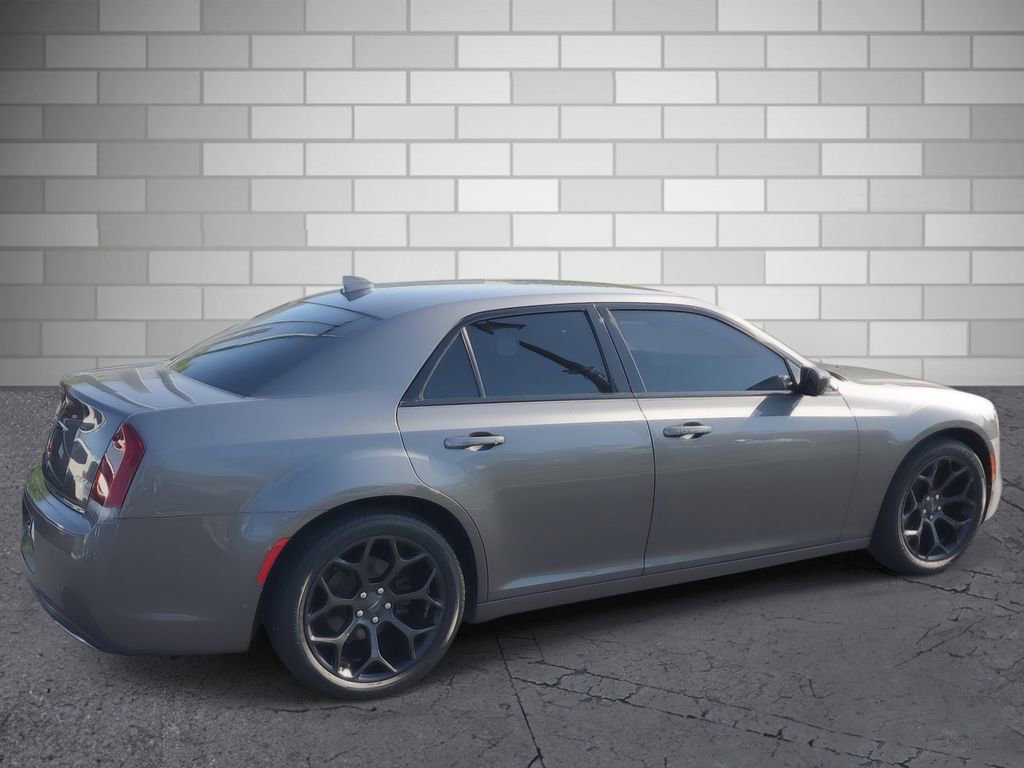 Used 2019 Chrysler 300 Touring w/ Sport Appearance Package RWD image 6