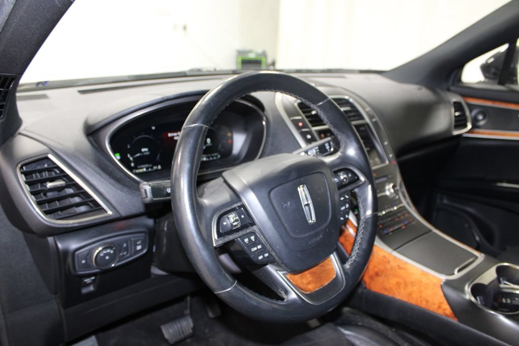 Used 2019 Lincoln Nautilus Reserve w/ Cargo Utility Package AWD/4WD image 16