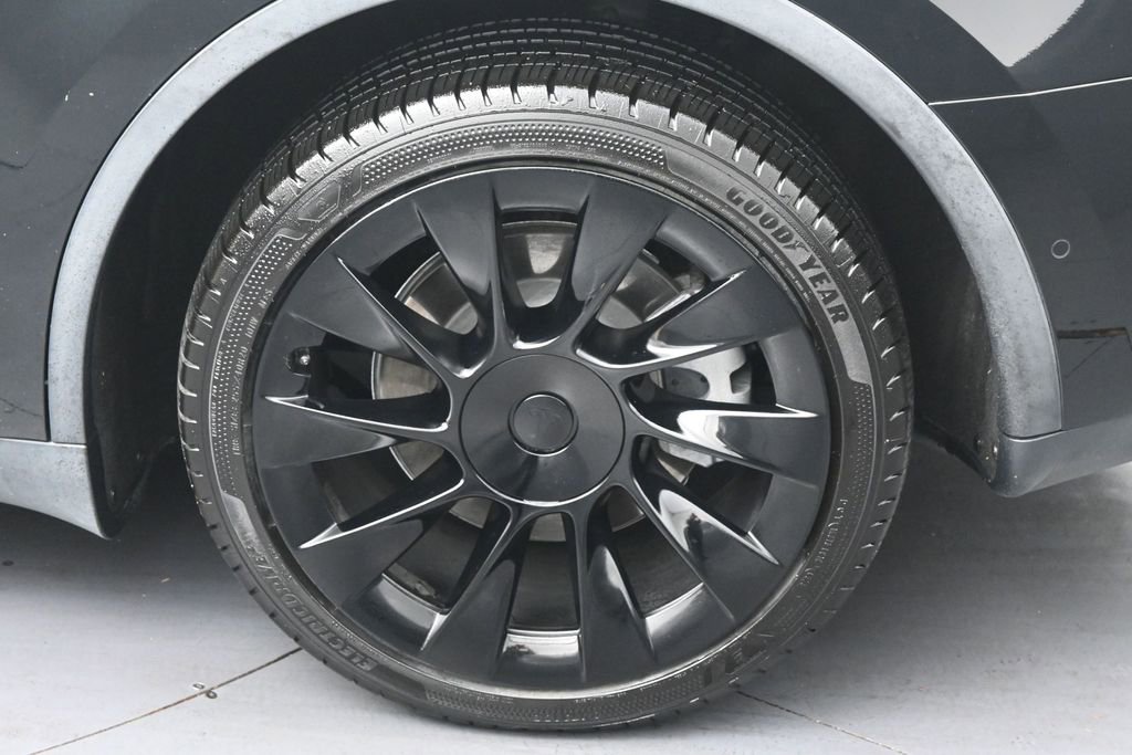 Used 2022 Tesla Model Y Long Range AWD/4WD image 34