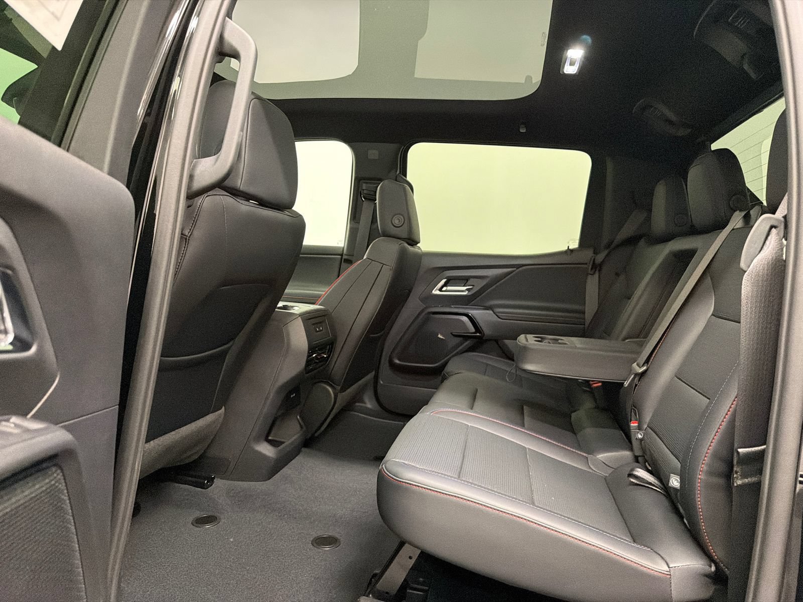 Used 2025 Chevrolet Silverado EV RST AWD/4WD image 19