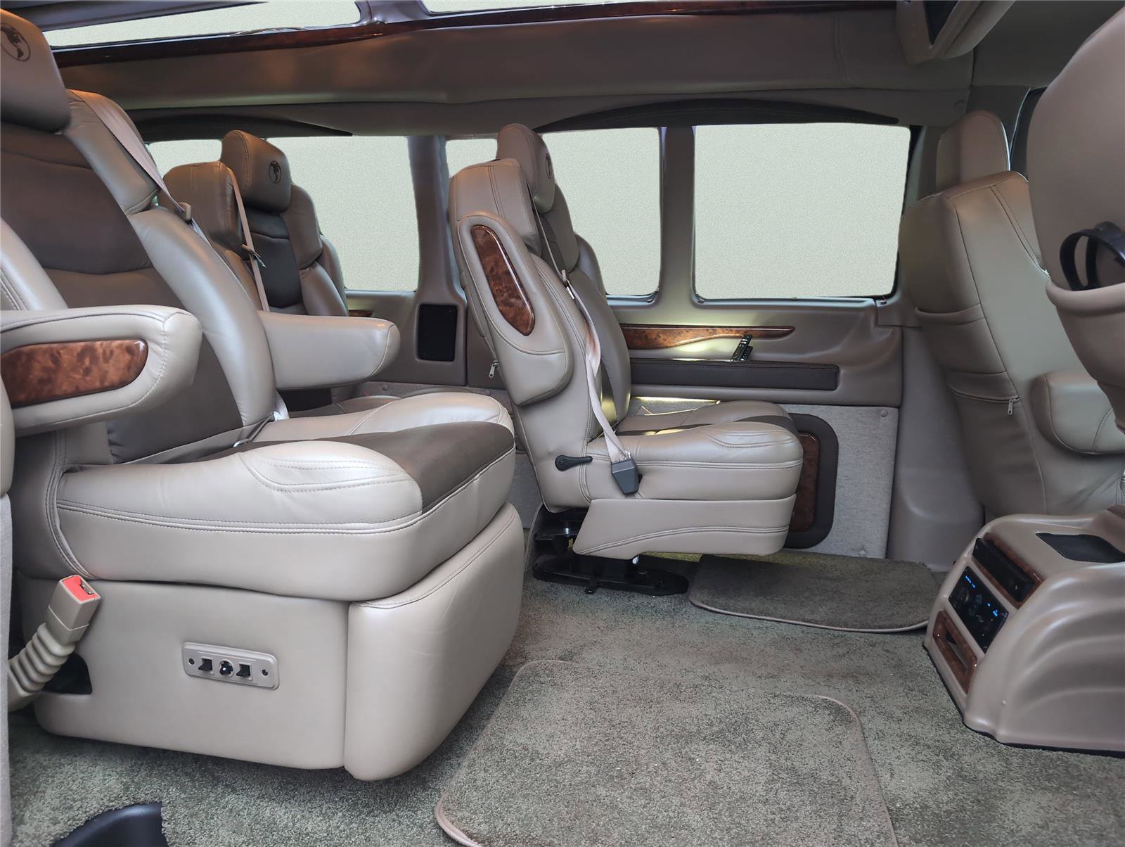 Used 2022 Chevrolet Express 2500 Extended w/ Enhanced Convenience Package image 29