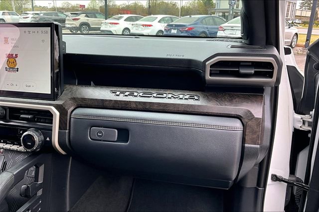 Used 2024 Toyota Tacoma Limited w/ Limited Package (LT) AWD/4WD image 21