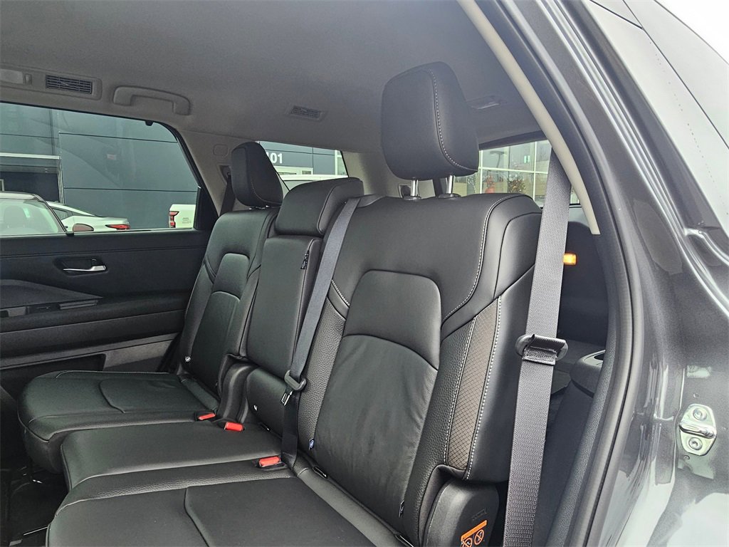New 2025 Nissan Pathfinder SL image 13