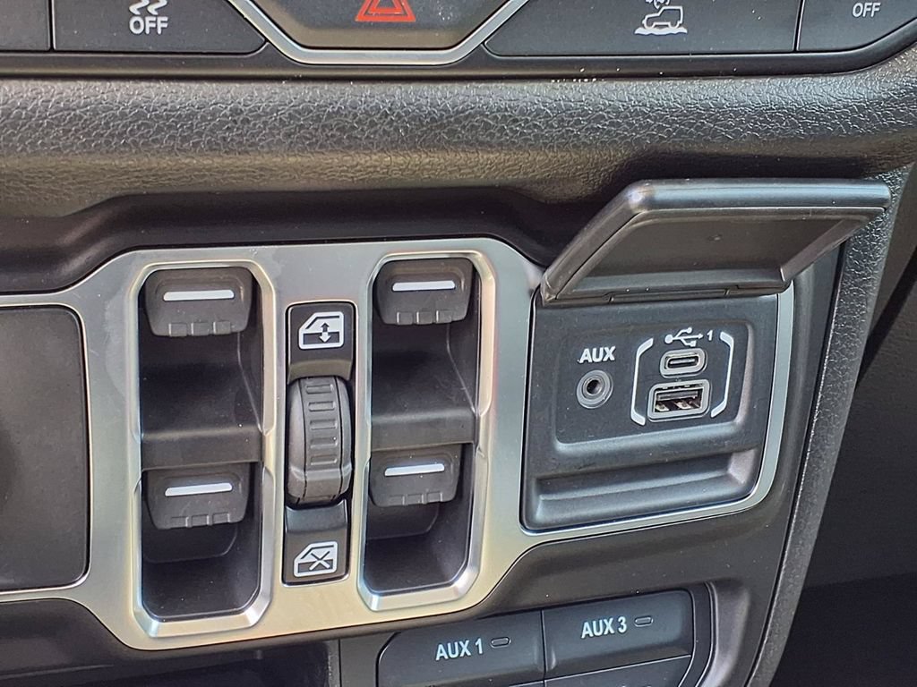 Used 2026 Jeep Wrangler Unlimited Sport AWD/4WD image 11