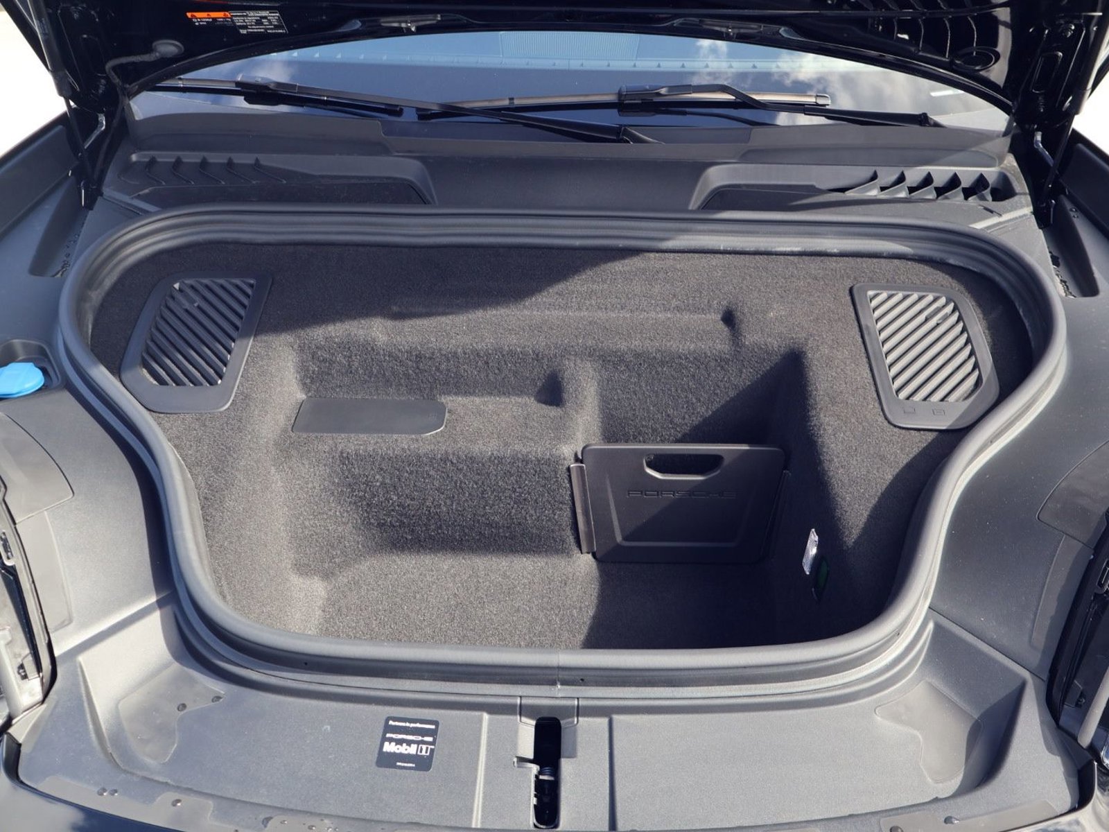 New 2026 Porsche Macan Electric image 26