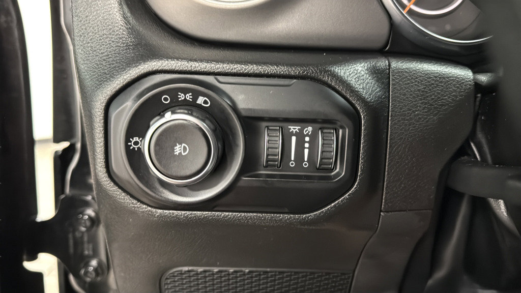 Used 2022 Jeep Wrangler Unlimited Sport image 17