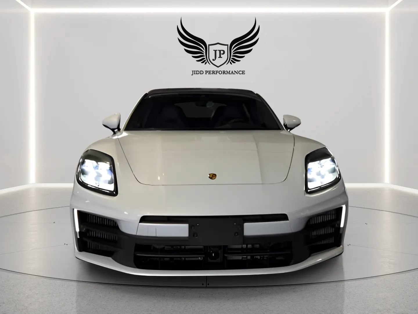 Used 2024 Porsche Panamera image 2