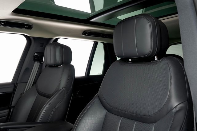 Used 2023 Land Rover Range Rover SE image 17