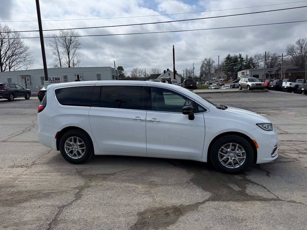New 2026 Chrysler Pacifica Select FWD image 5