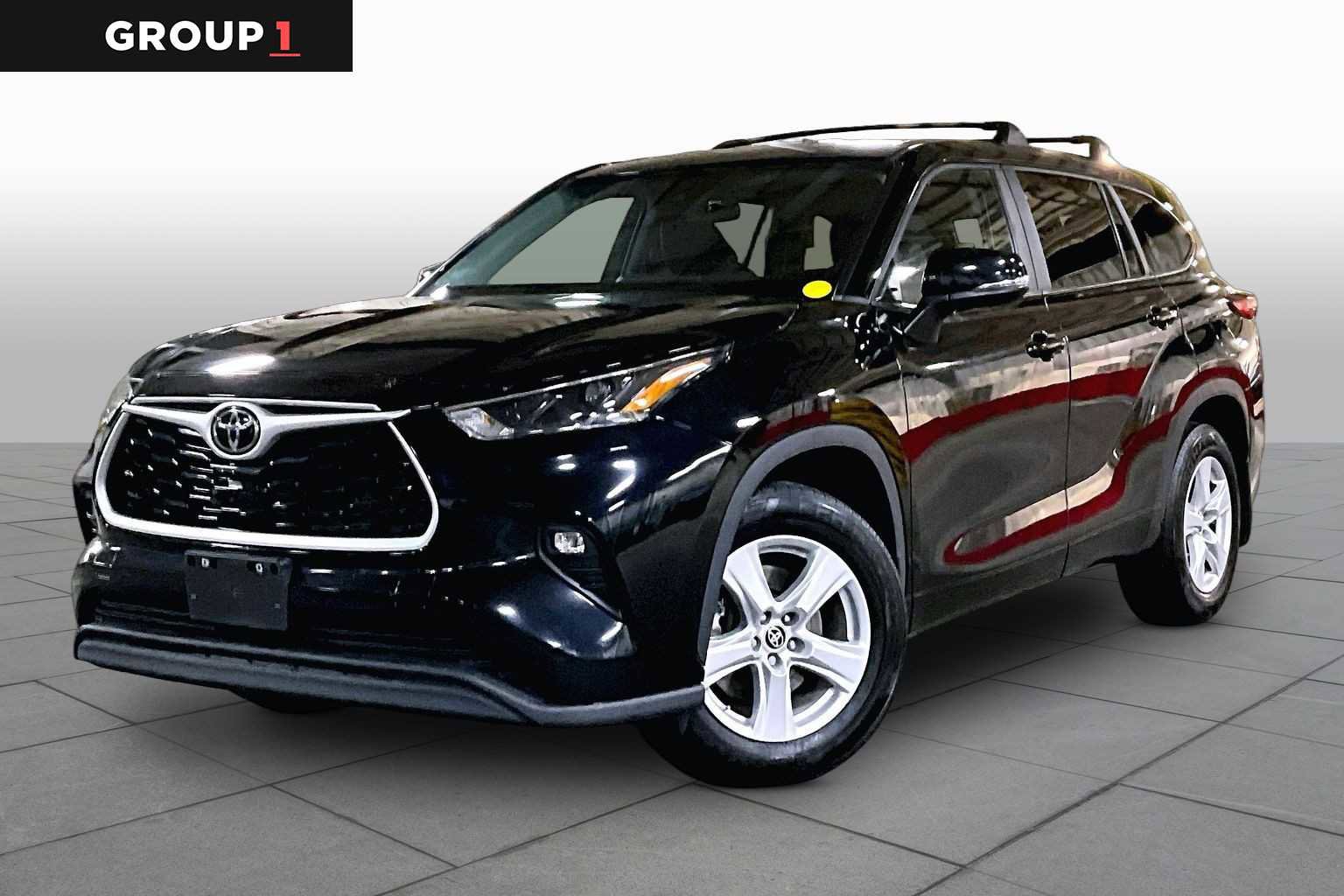 Used 2023 Toyota Highlander LE AWD/4WD image 1
