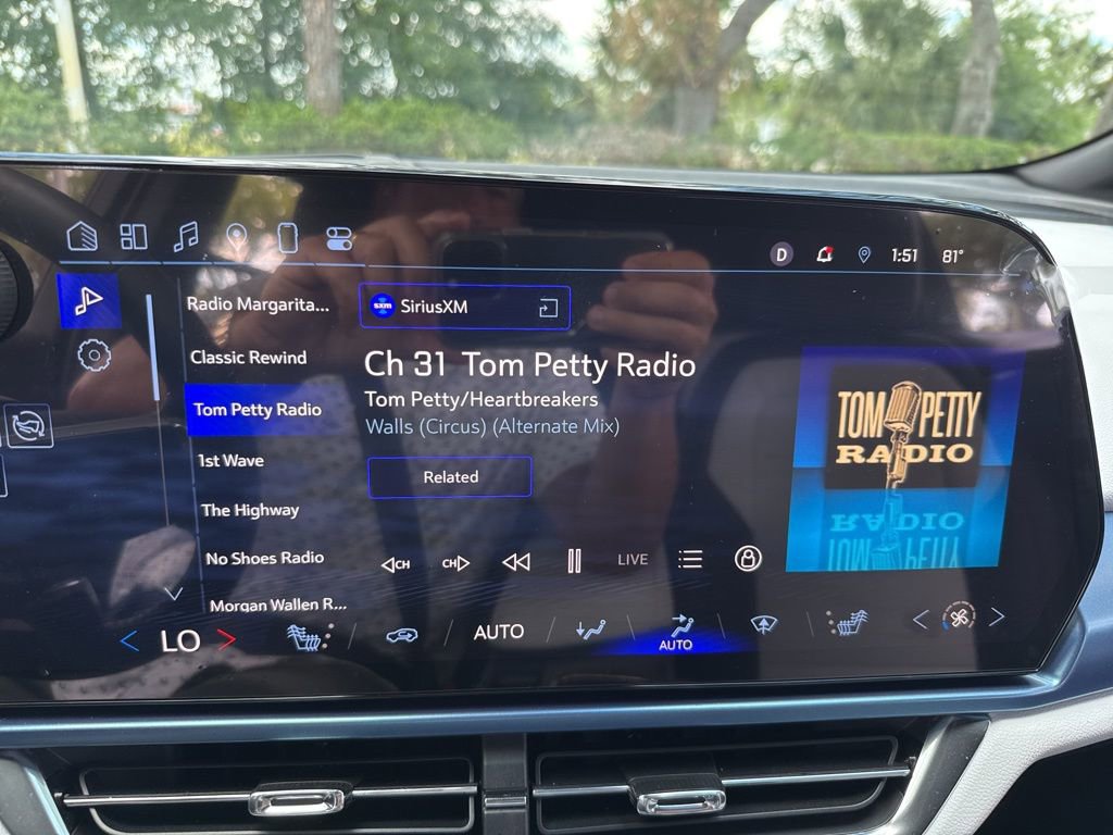 Used 2025 Chevrolet Equinox EV LT FWD image 37