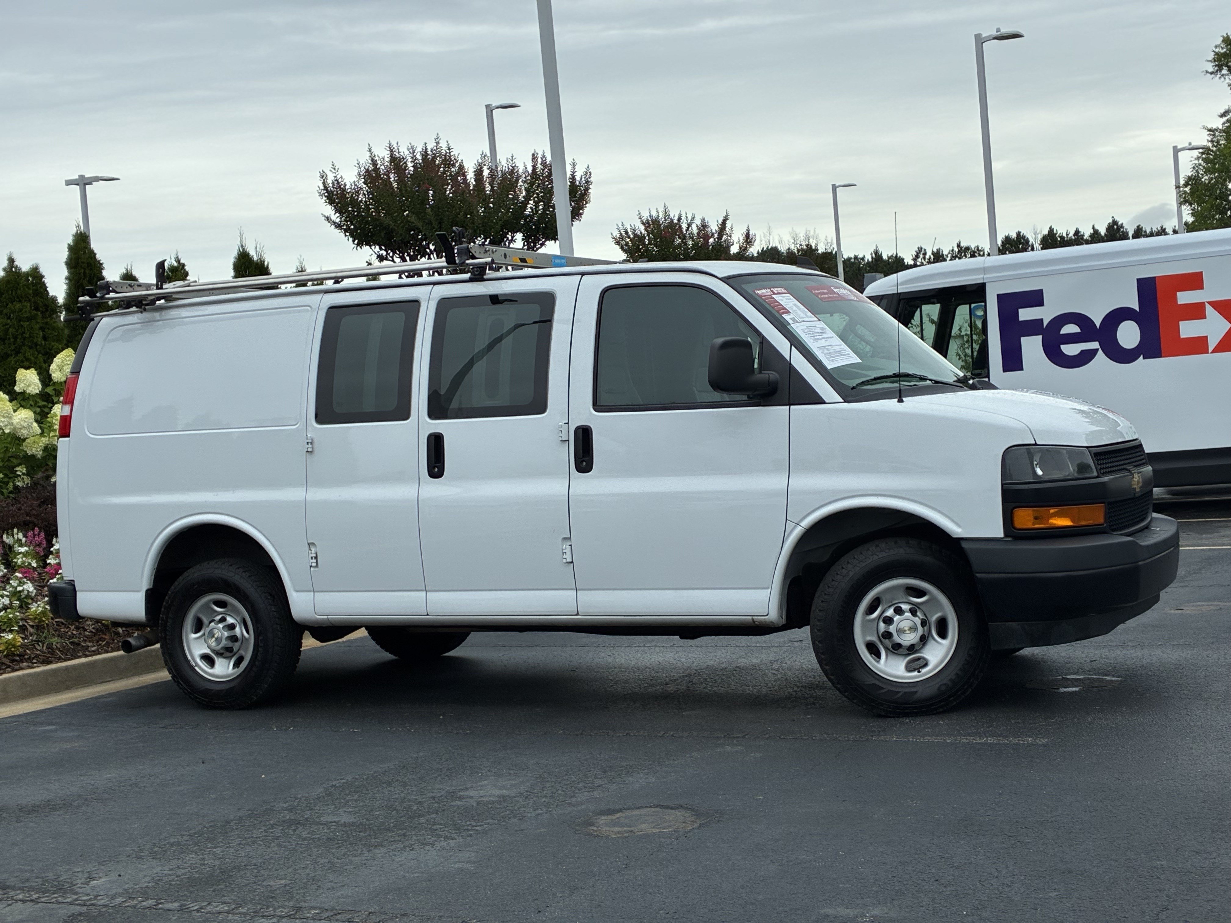 Used 2022 Chevrolet Express 2500 w/ Driver Convenience Package RWD image 3