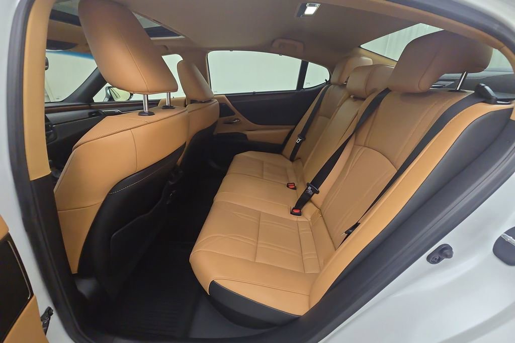 Used 2023 Lexus ES 300h Ultra Luxury image 24