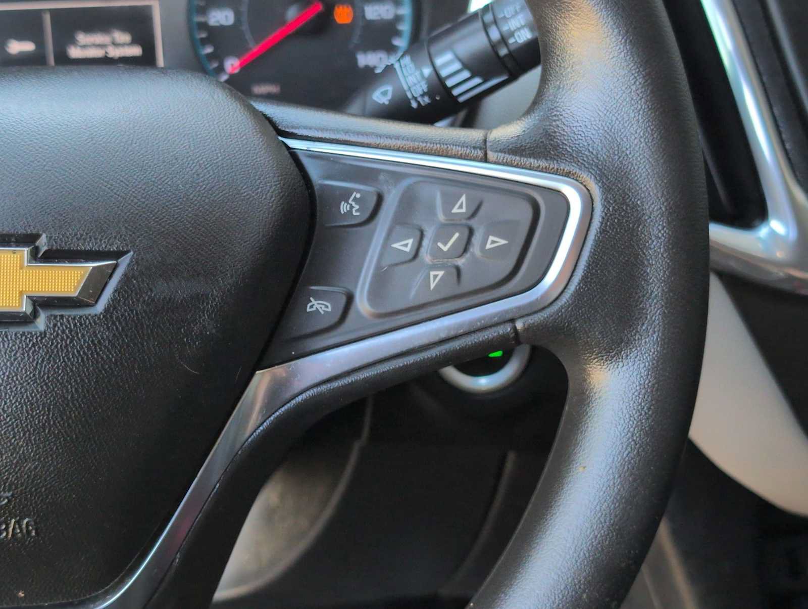 Used 2018 Chevrolet Equinox LT FWD image 24