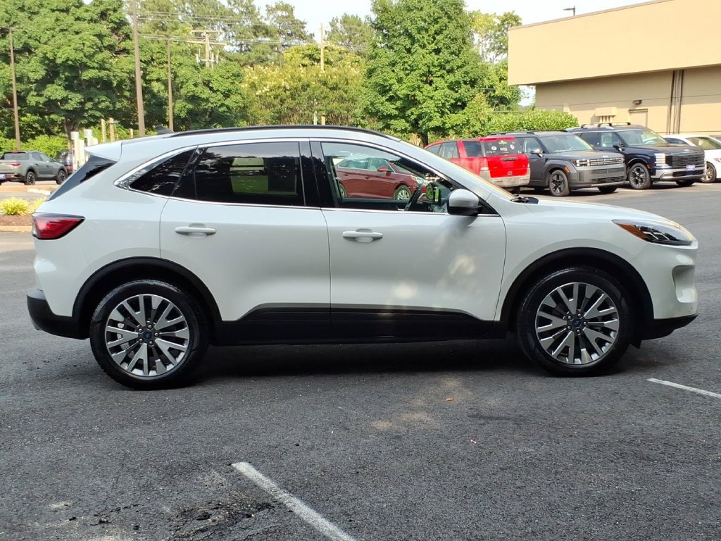 Used 2022 Ford Escape Titanium AWD/4WD image 3