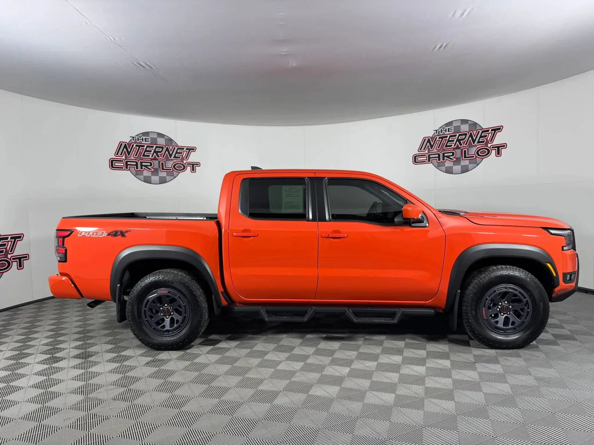 Used 2025 Nissan Frontier PRO-4X w/ Pro Convenience Package AWD/4WD image 8