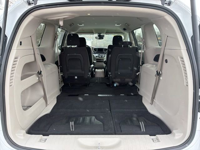 Used 2024 Chrysler Voyager LX image 13