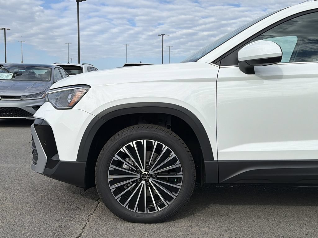 New 2026 Volkswagen Taos SE FWD image 9