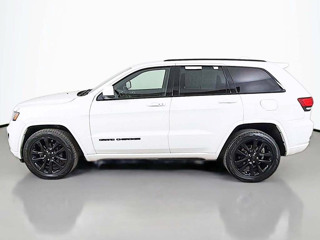 Used 2018 Jeep Grand Cherokee Altitude AWD/4WD image 13