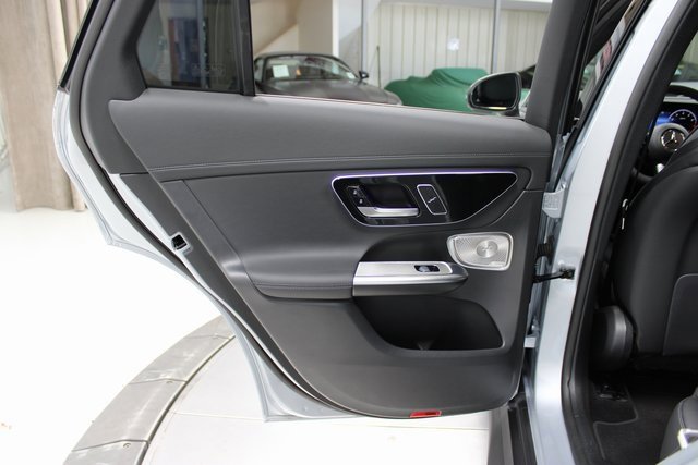 Used 2024 Mercedes-Benz GLC 300 image 10