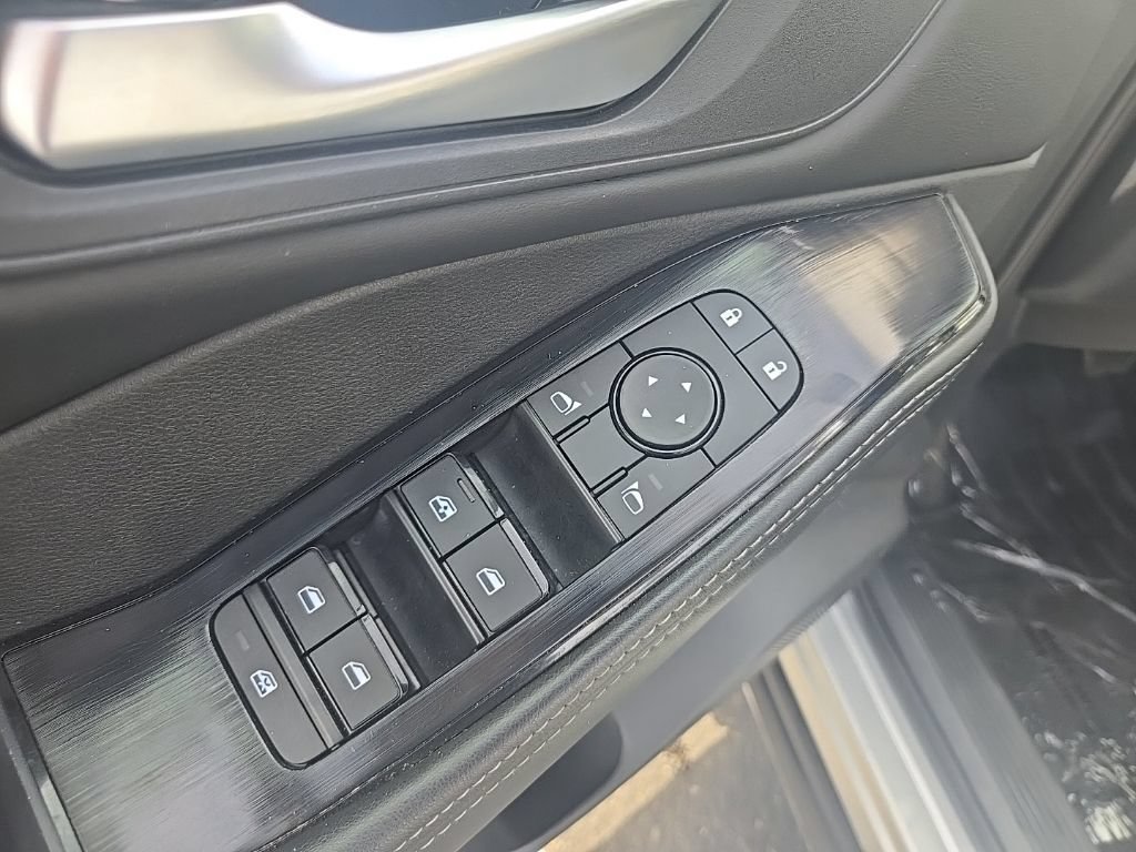 Used 2025 Nissan Rogue SV AWD/4WD image 10