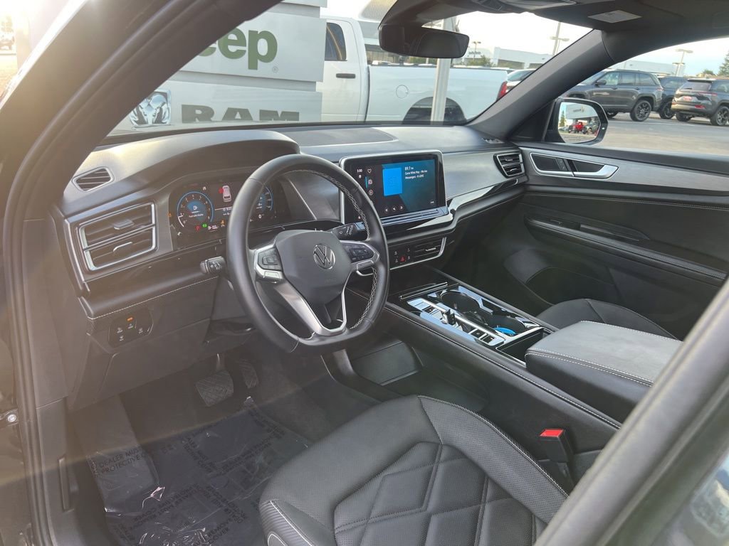 Used 2025 Volkswagen Atlas Cross Sport SE image 20