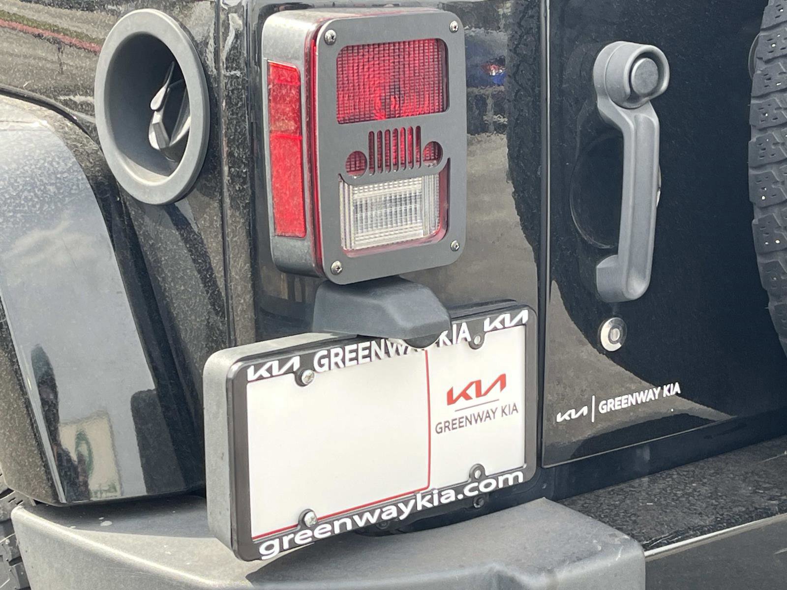 Used 2018 Jeep Wrangler Unlimited Sahara w/ Dual Top Group image 11