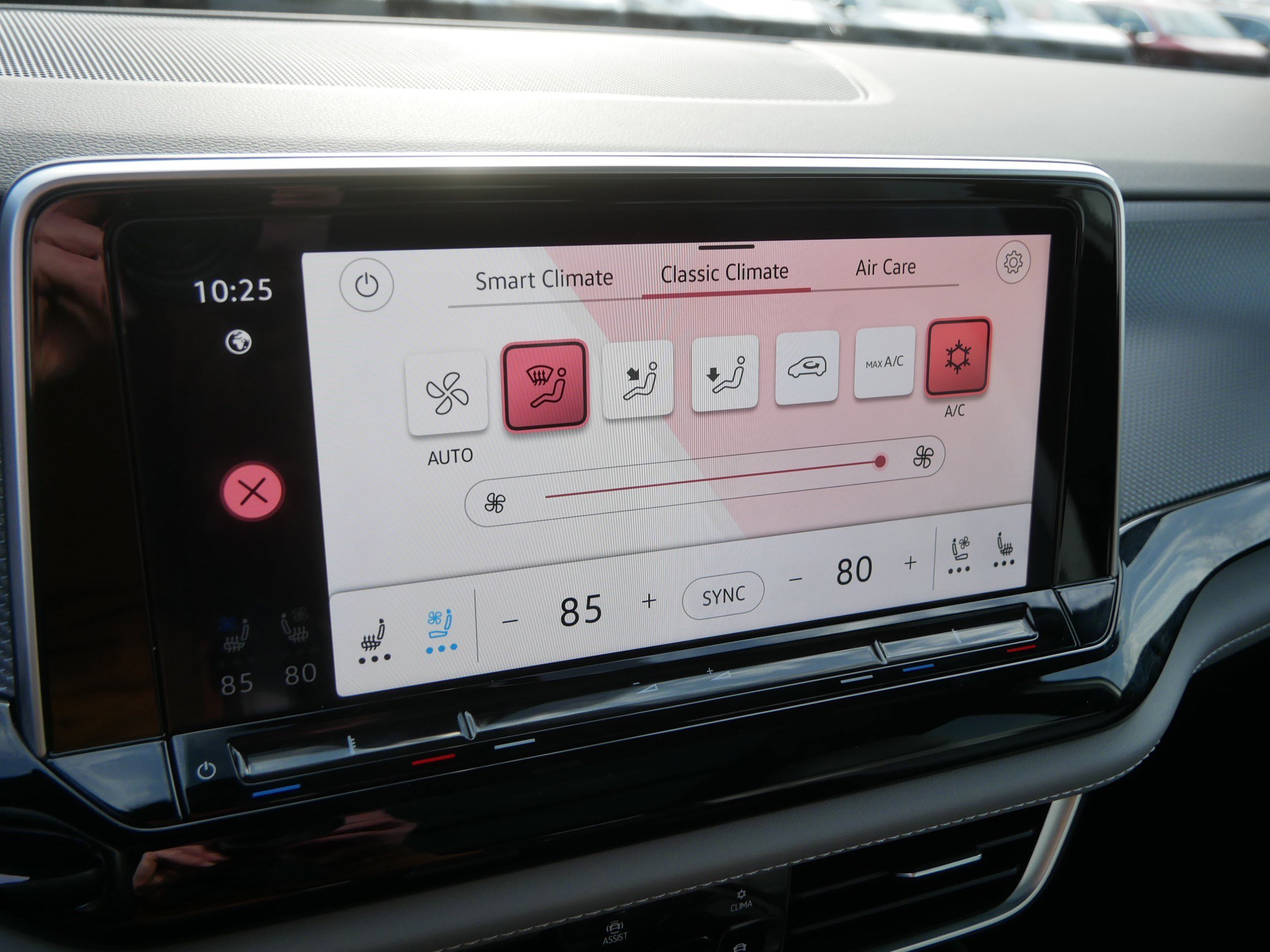 Used 2024 Volkswagen Atlas Cross Sport SEL R-Line image 33