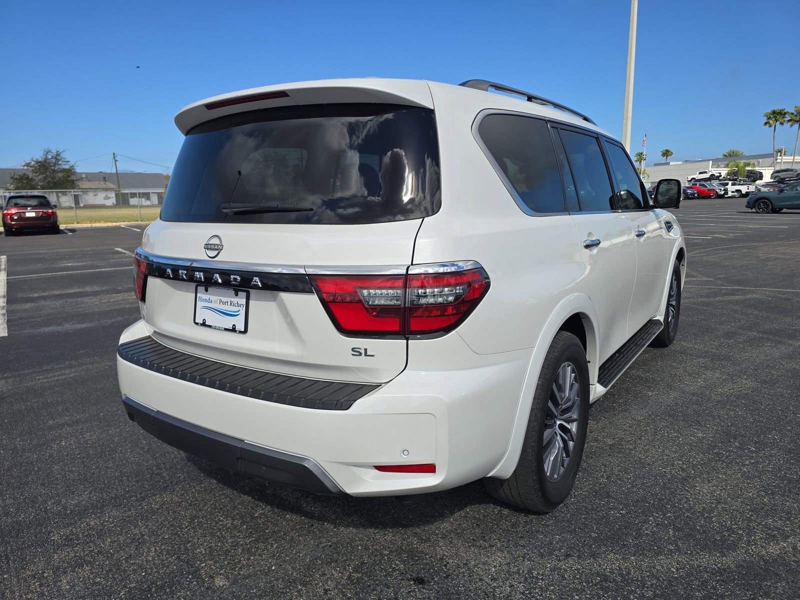 Used 2023 Nissan Armada SL w/ Captain's Chairs Package image 4