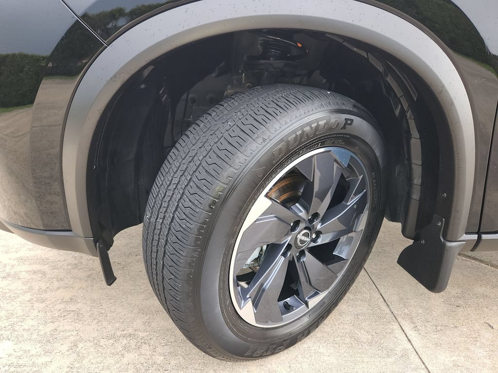Certified 2025 Nissan Rogue SV FWD image 31