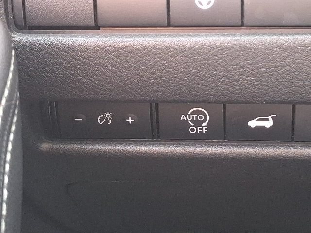Used 2025 Nissan Rogue SV AWD/4WD image 24