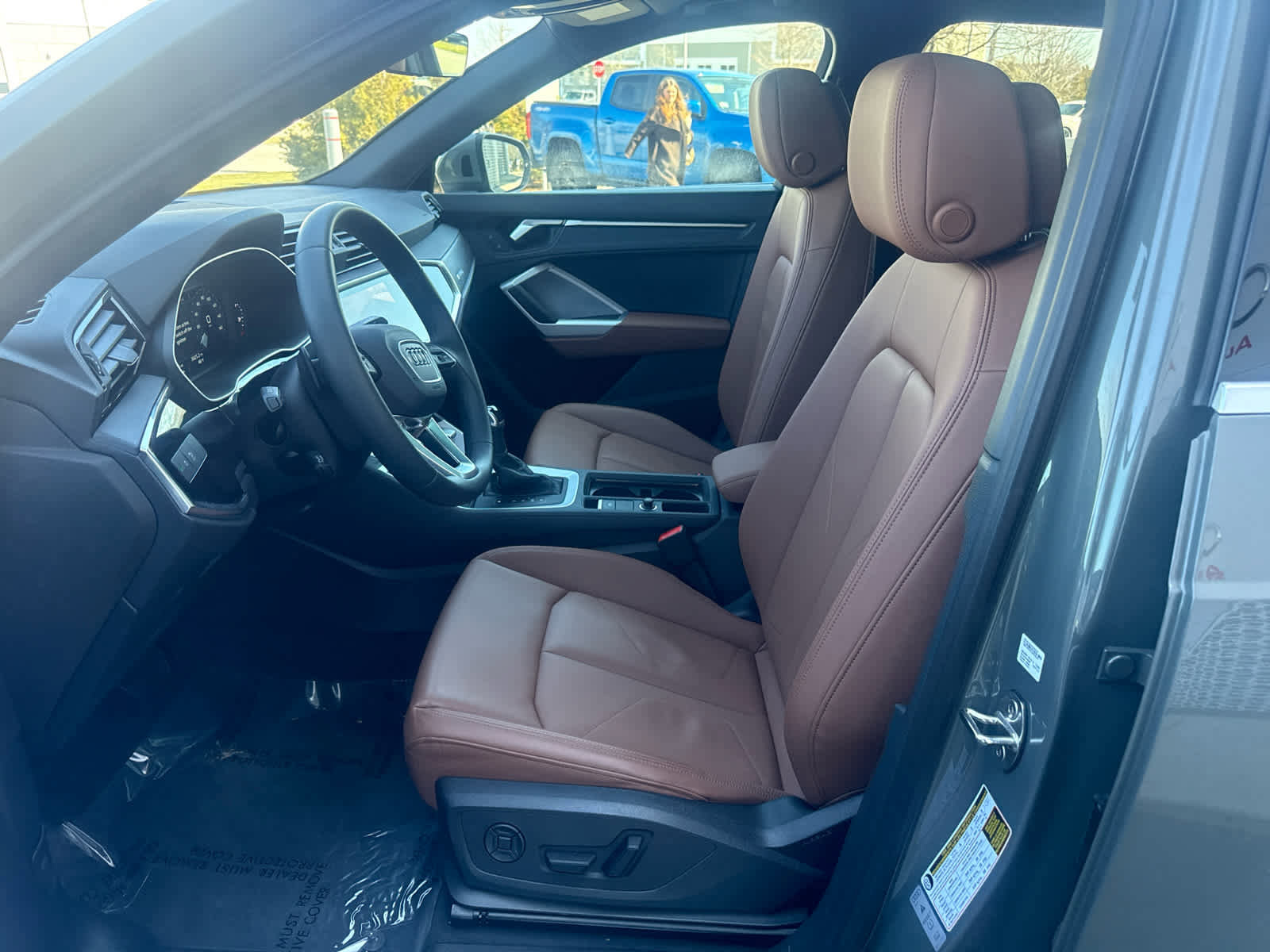 Used 2025 Audi Q3 2.0T Premium w/ Convenience Package image 8