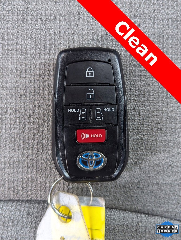 Used 2023 Toyota Sienna LE image 32