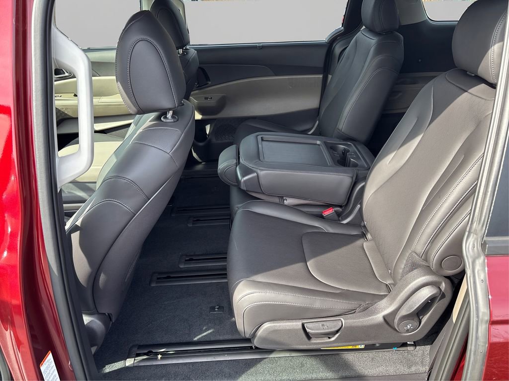 New 2026 Kia Carnival EX FWD image 11