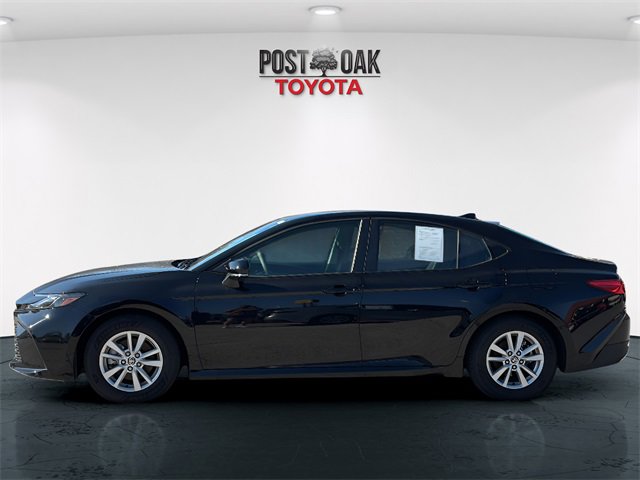 Used 2025 Toyota Camry LE image 4