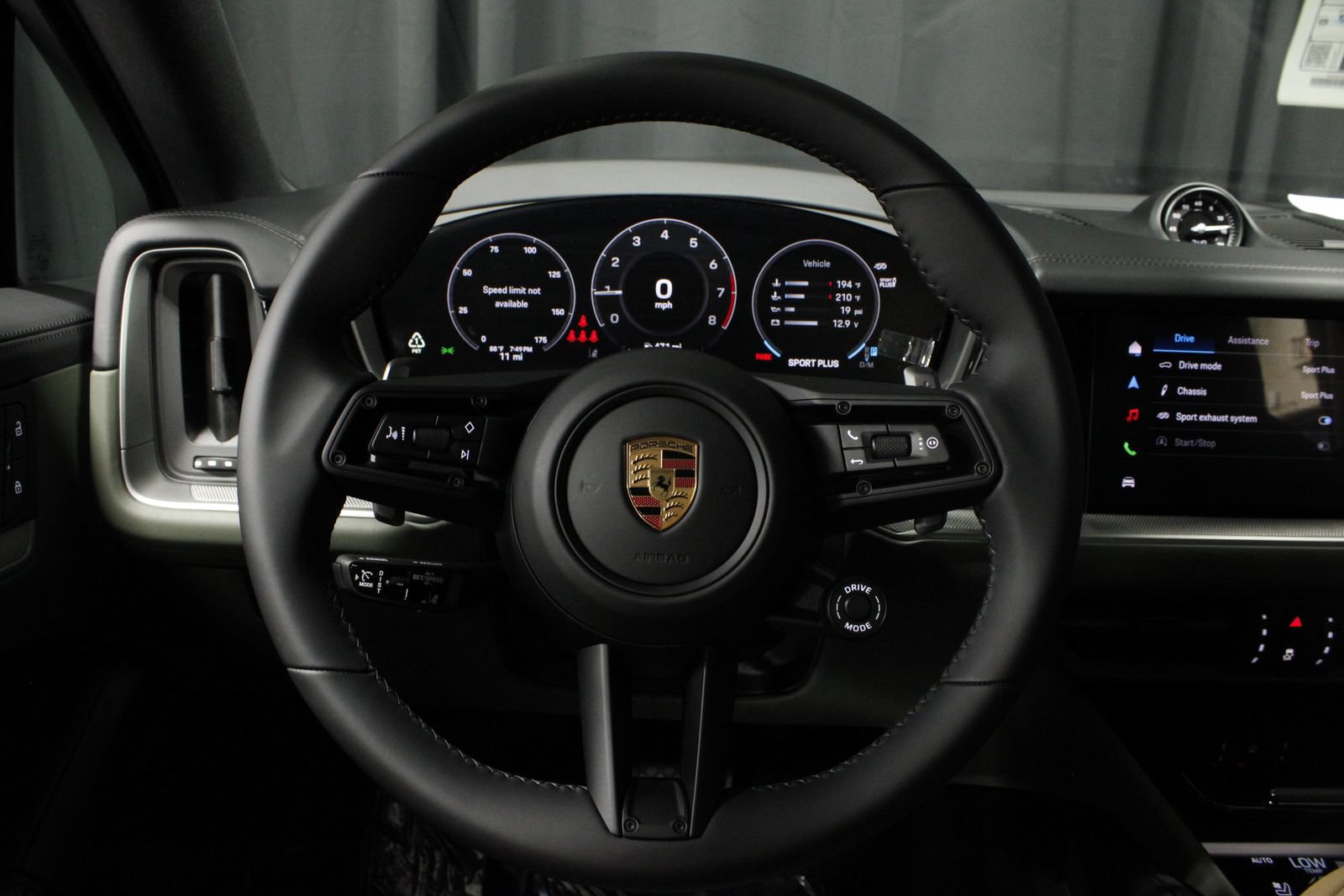 New 2026 Porsche Cayenne Coupe AWD/4WD image 11
