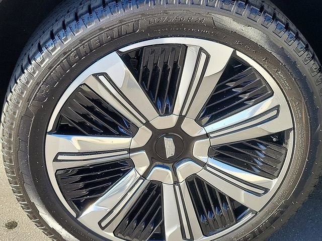 Used 2025 Cadillac Escalade IQ Luxury 2 image 28