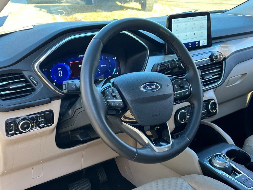 Used 2022 Ford Escape Titanium w/ Class II Trailer Tow Package image 18