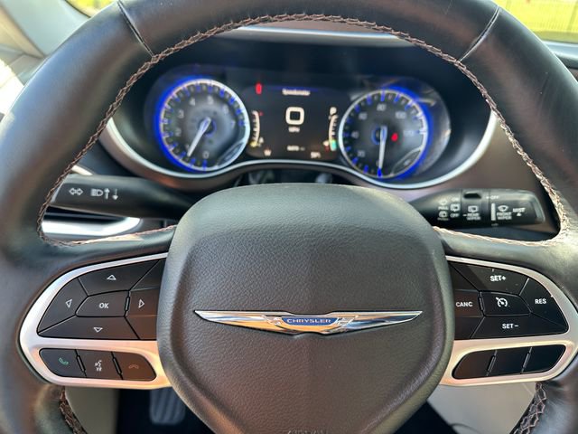 Used 2018 Chrysler Pacifica Touring-L Plus image 32