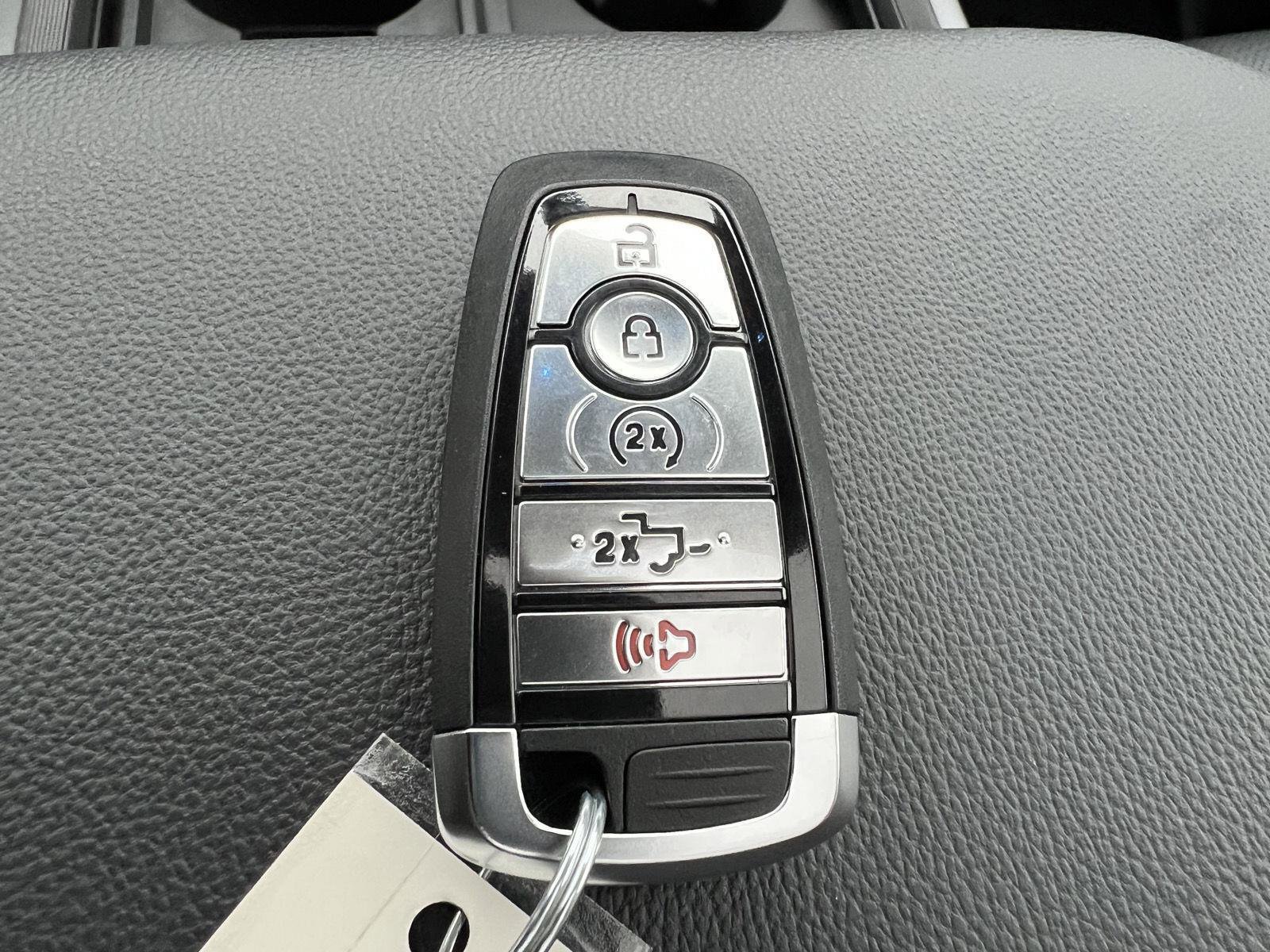 New 2026 Ford F350 Lariat w/ Black Appearance Package image 43